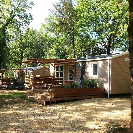 Glamping Le Pech 营地 *