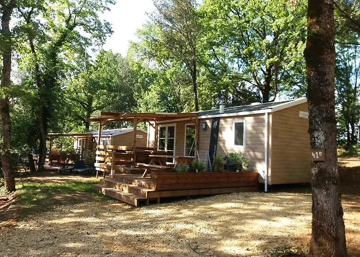 Glamping Le Pech مكان تخييم *