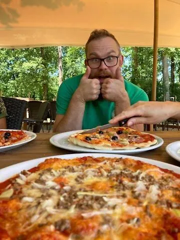 Glamping Le Pech مكان تخييم Les Eyzies