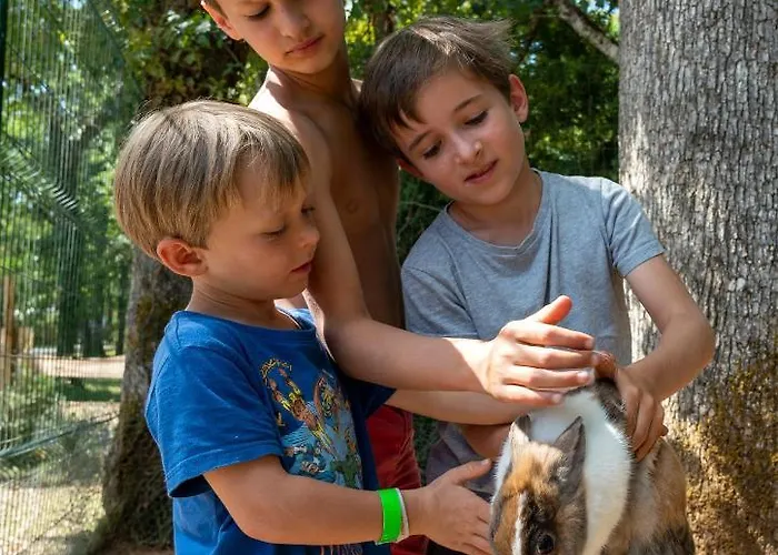 مكان تخييم Glamping Le Pech