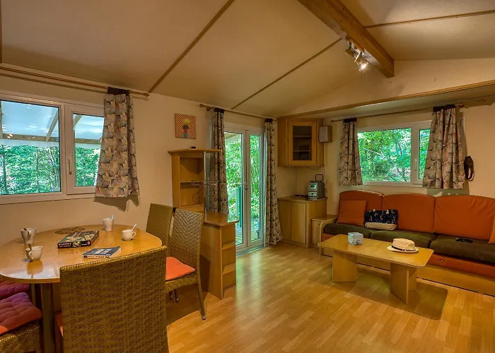 مكان تخييم Glamping Le Pech Les Eyzies