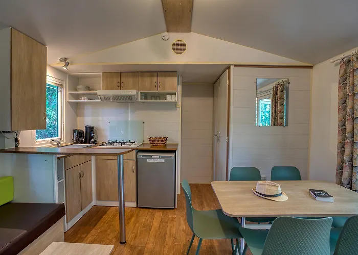 مكان تخييم Glamping Le Pech