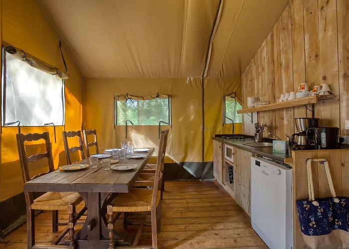 مكان تخييم Glamping Le Pech Les Eyzies