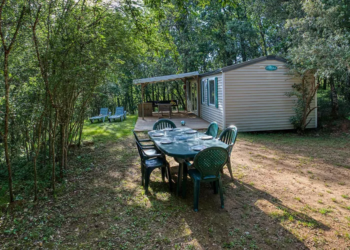 مكان تخييم Glamping Le Pech Les Eyzies