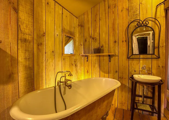 مكان تخييم Glamping Le Pech *