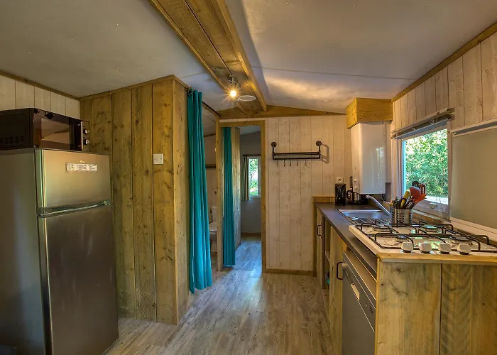 مكان تخييم Glamping Le Pech