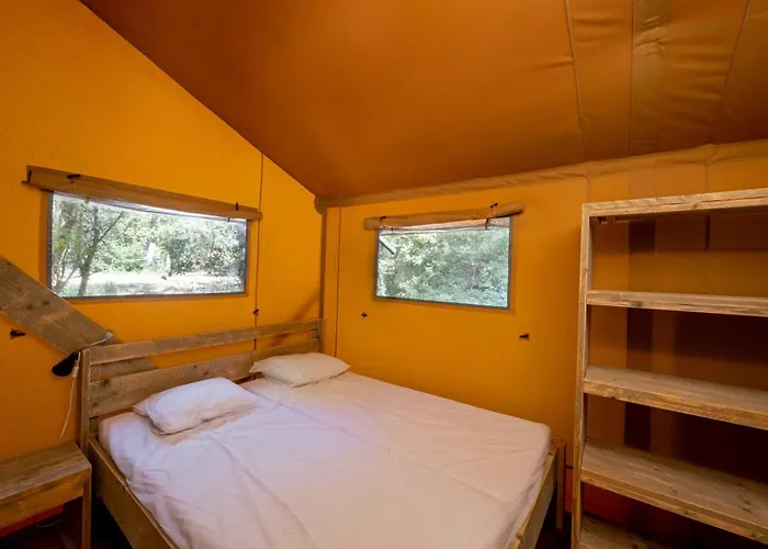 Glamping Le Pech مكان تخييم Les Eyzies